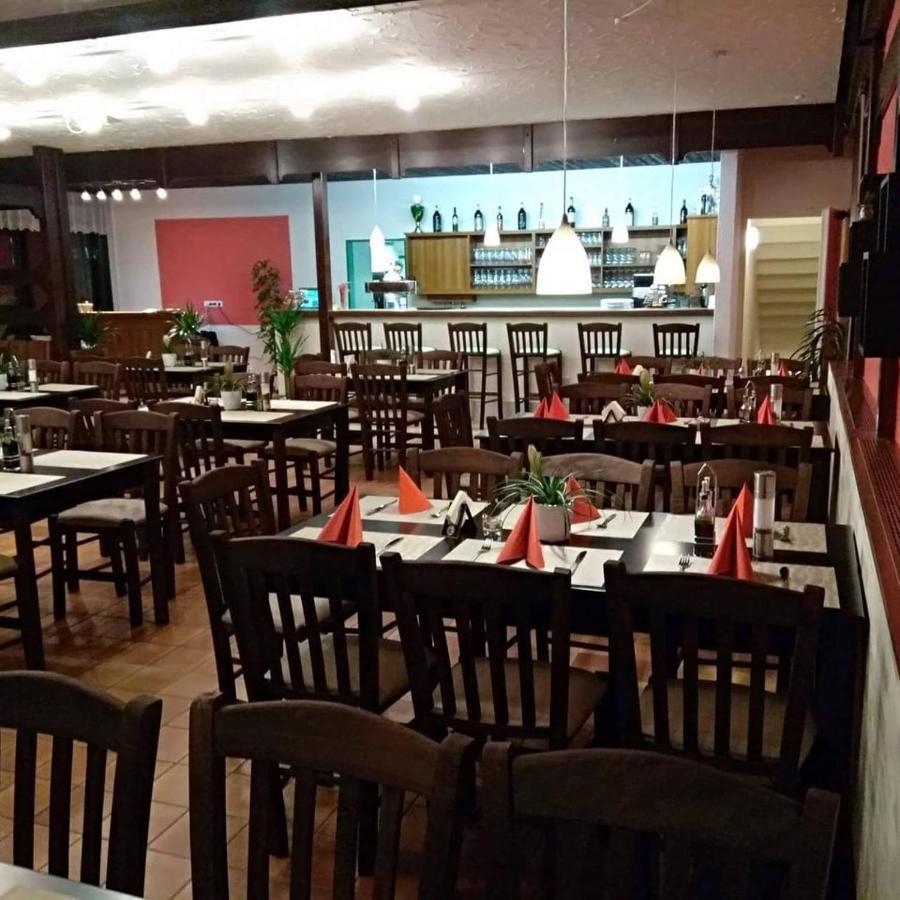Restaurant El Greco Hostel Gundelfingen an der Donau Bagian luar foto