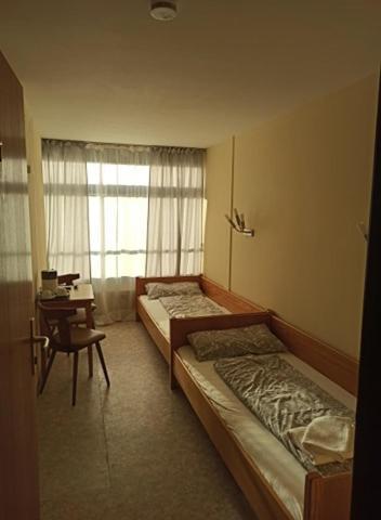 Restaurant El Greco Hostel Gundelfingen an der Donau Bagian luar foto