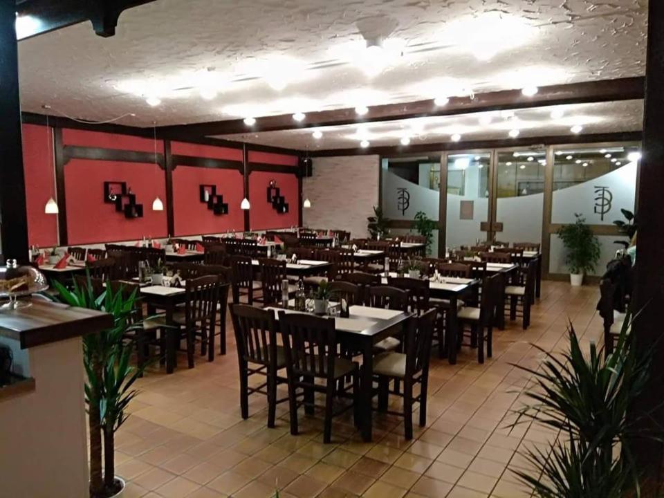 Restaurant El Greco Hostel Gundelfingen an der Donau Bagian luar foto